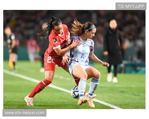 铁人三项世界杯赛季收官 西班牙选手萨拉·格雷罗夺冠