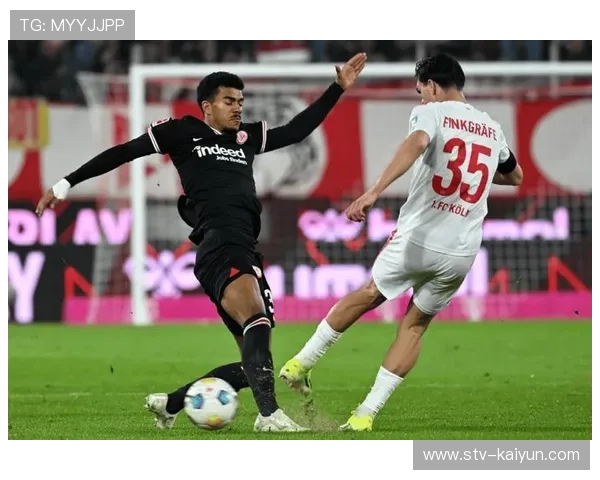 科隆vs柏林联合：保级战身体对抗